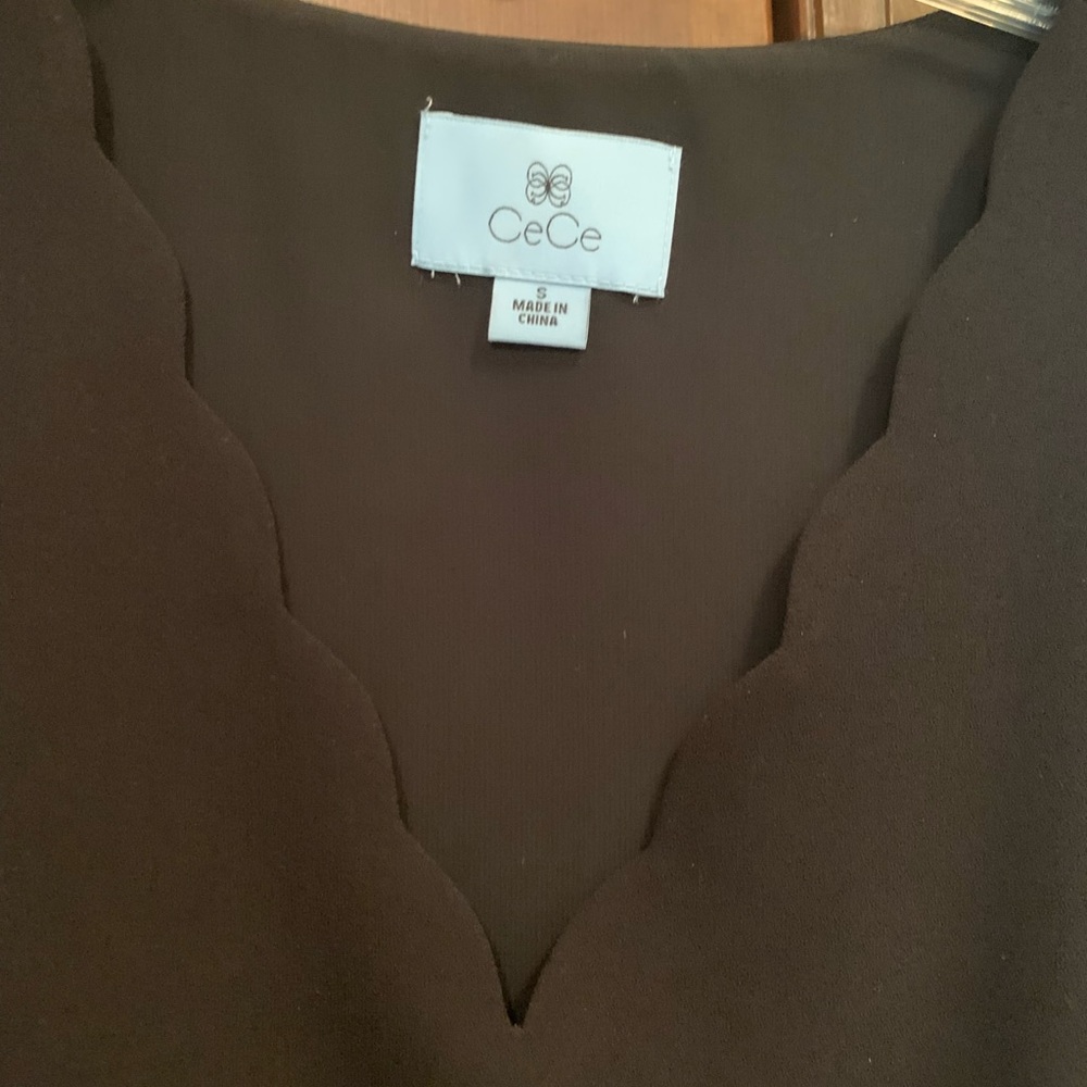 Cece size small black scalloped top